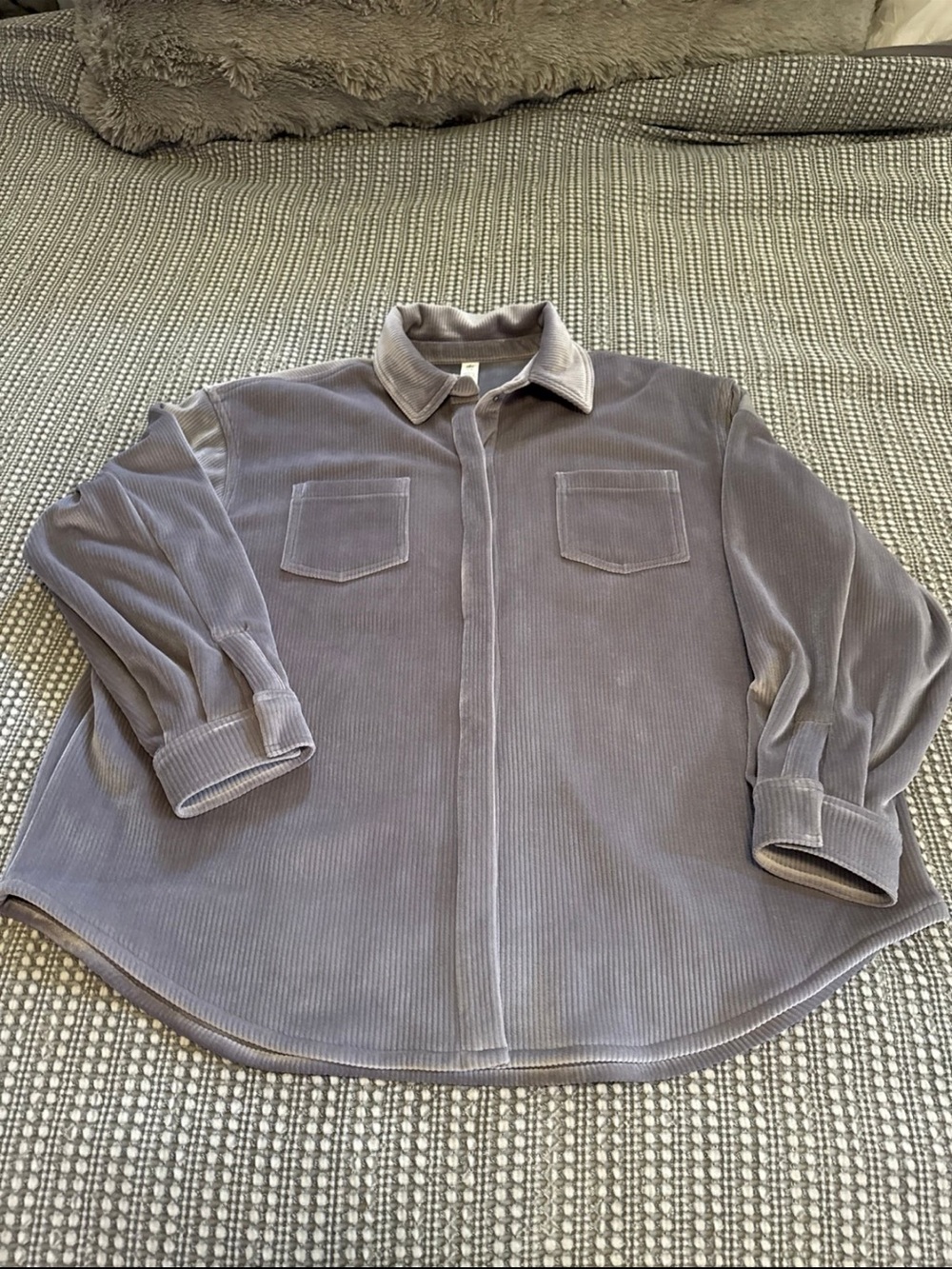 Alo Ribbed Velour Mountain Side
Shacket - Fog size Large NWOT